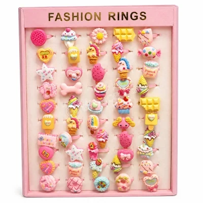 Комплект от 50 цветни детски пръстена Fashion Rings в розова кутия