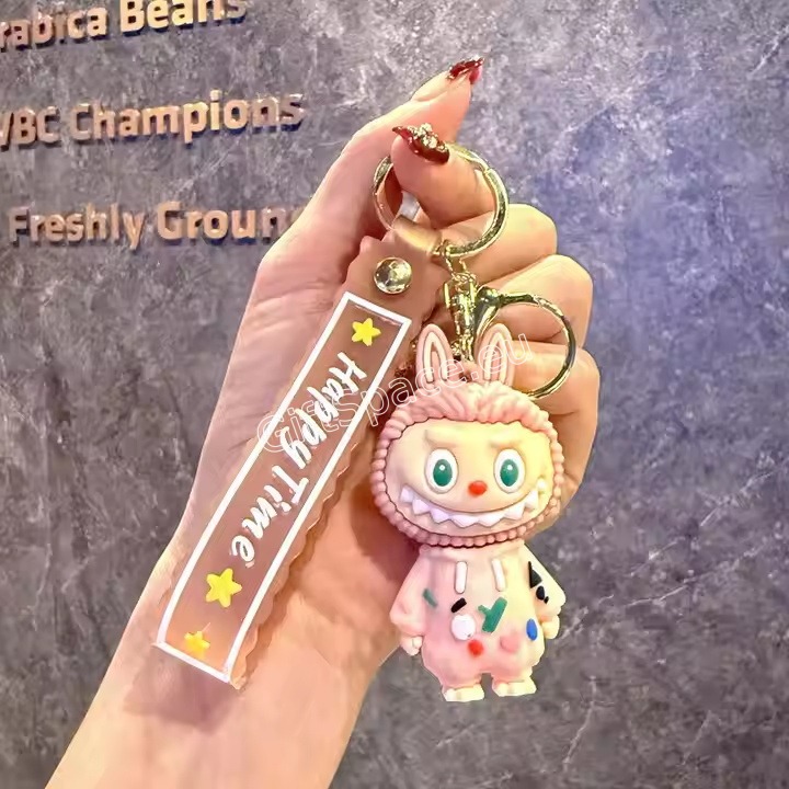 Ключодържател Labubu Sweet с фигурка Лабубу в цветен суитшърт
