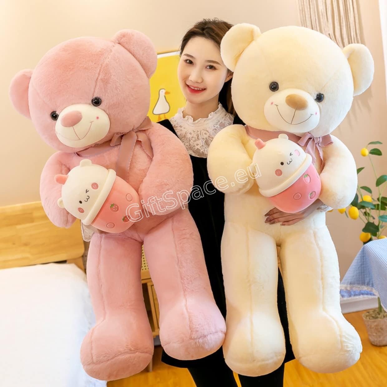 Плюшено мече с пришита чаша Bubble Tea и панделка на врата