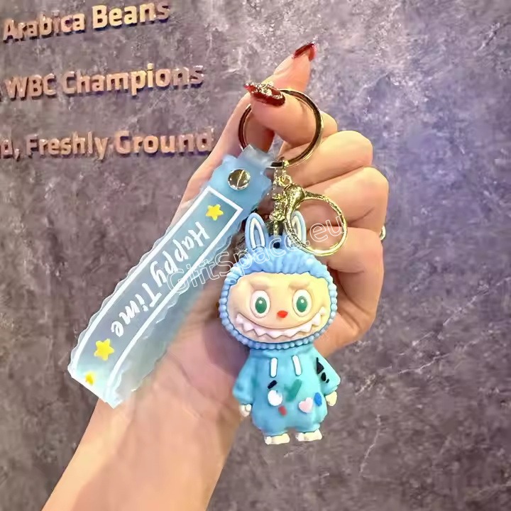 Ключодържател Labubu Sweet с фигурка Лабубу в цветен суитшърт