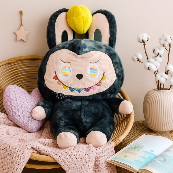 Плюшена играчка Labubu с големи уши и характерна усмивка