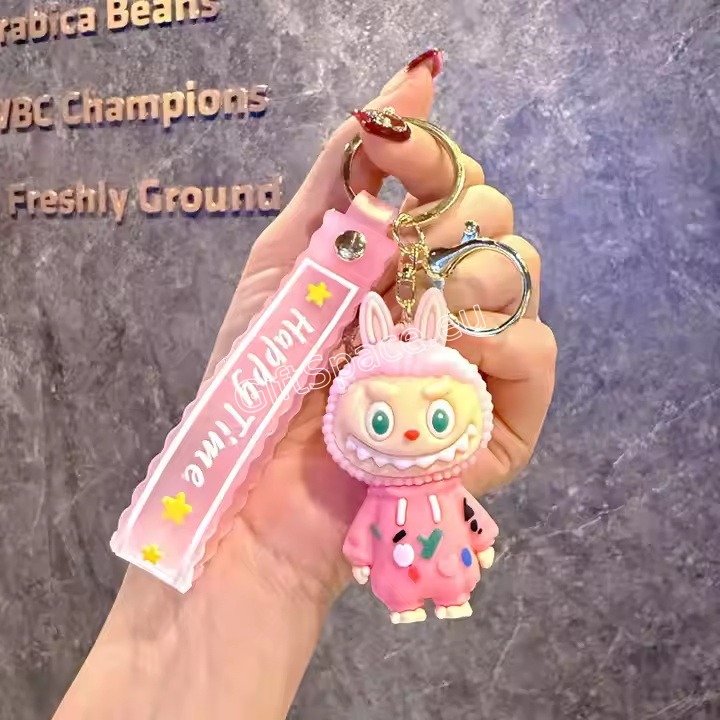Ключодържател Labubu Sweet с фигурка Лабубу в цветен суитшърт