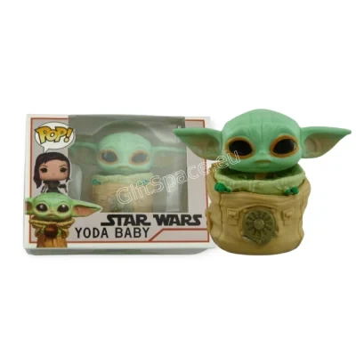 Фигурка на Грогу от Star Wars в бежова чанта