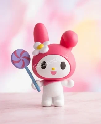 Фигурка My Melody с розова качулка и близалка във формата на сърце
